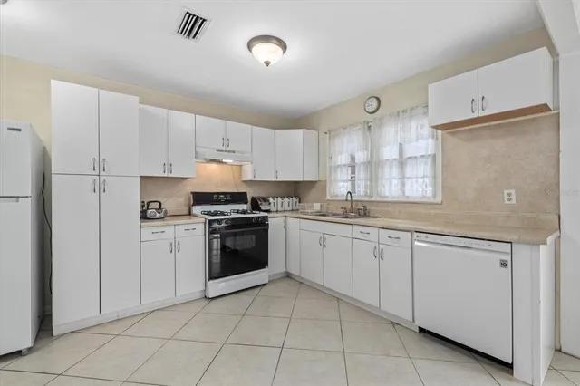 $689,000 | 1010 Indian Beach Drive, Sarasota, FL 34234