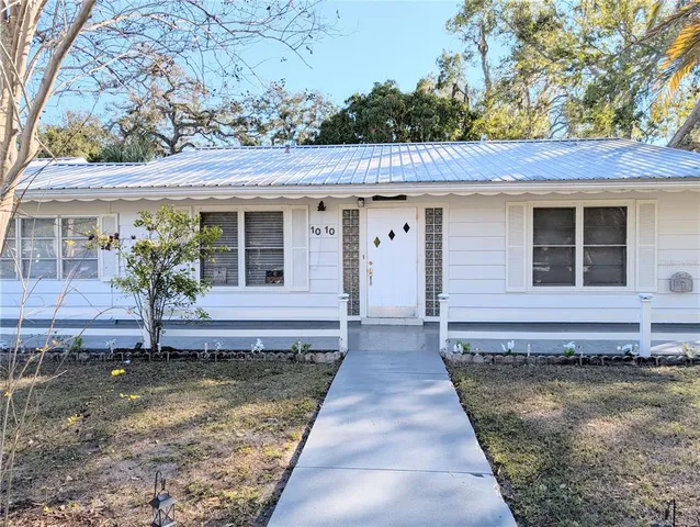 $689,000 | 1010 Indian Beach Drive, Sarasota, FL 34234