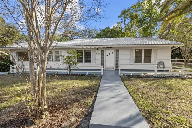 $689,000 | 1010 Indian Beach Drive, Sarasota, FL 34234