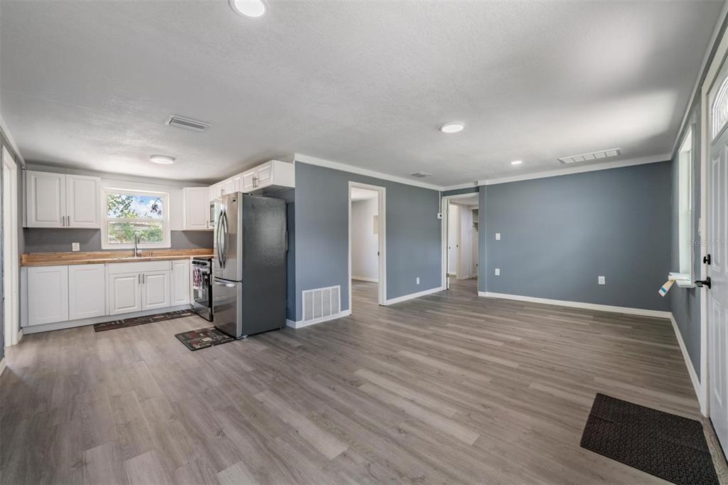 636 Stremma Road Largo, FL 33770 - Photo 4 of 35