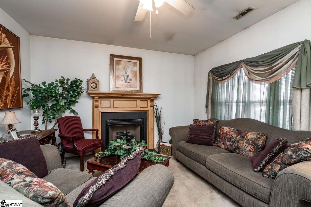 20 Robin Hood Road Greenville, SC 29607 - Photo 2 of 14