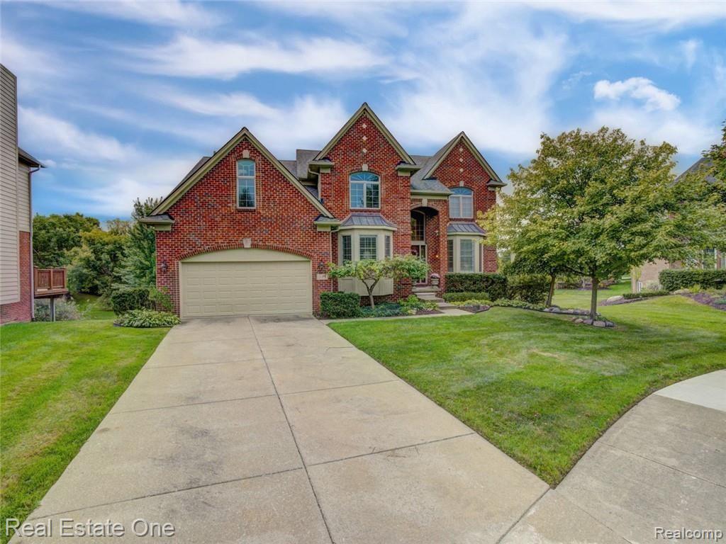 323 Lone Pine Circle Rochester, MI 48307 - Photo 1 of 39 9F21E433-3F01-43F8-AEFC-C40A601F6A27.jpg