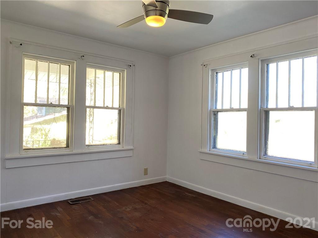 1 Sycamore Street Asheville, NC 28804 - Photo 20 of 46 an empty room with a window