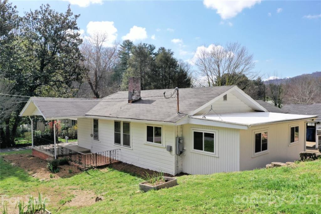 1 Sycamore Street Asheville, NC 28804 - Photo 5 of 46 a front view of a house with garden