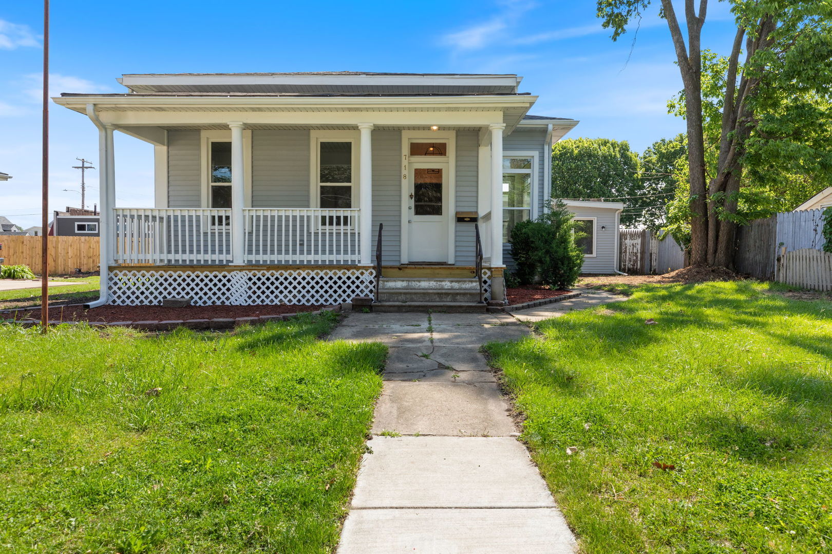 718 Sycamore Street Ottawa, IL 61350 - Photo 1 of 27 a front view of a house with a garden