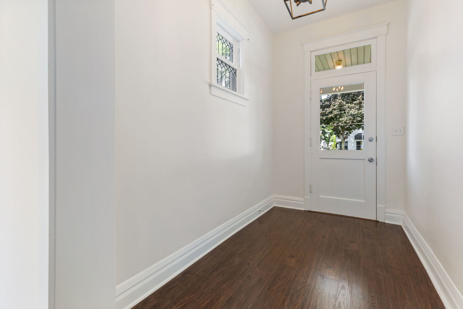718 Sycamore Street Ottawa, IL 61350 - Photo 4 of 27 an empty room with a window
