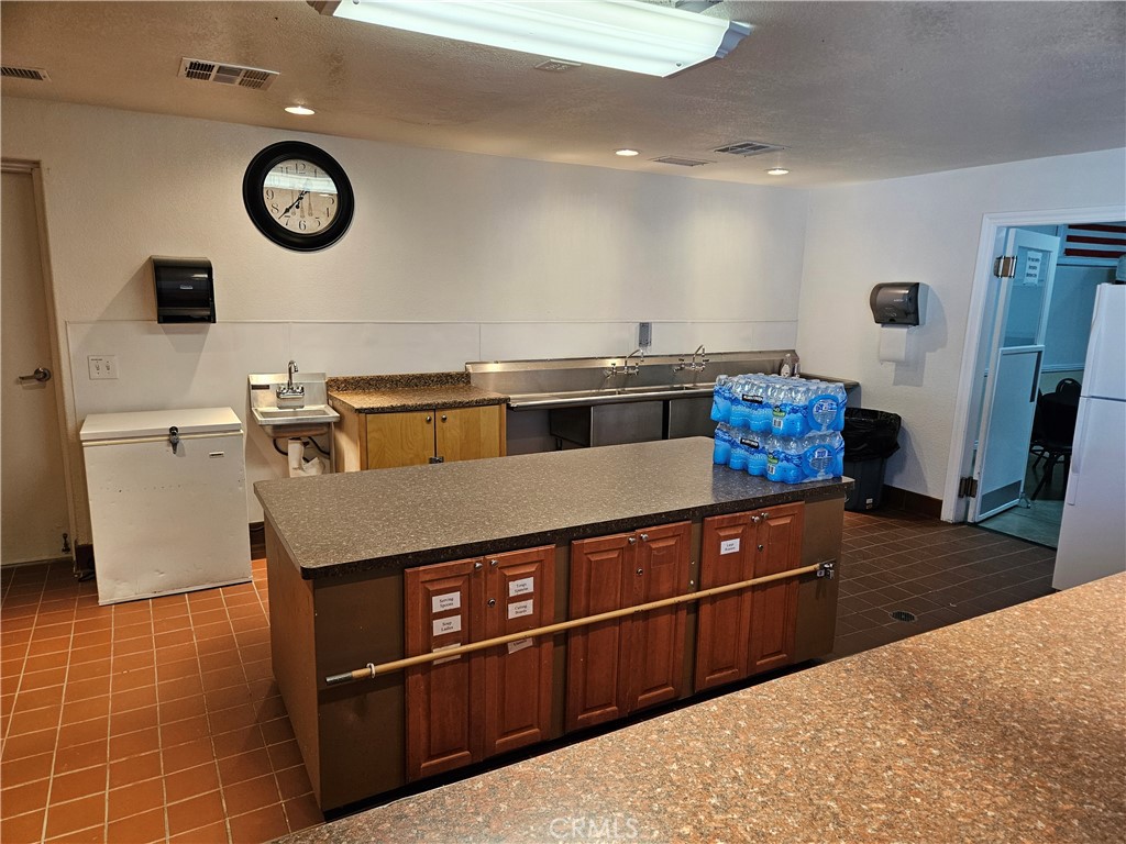 33340 Windmill Road Wildomar, CA 92595 - Photo 38 of 39 Community reception kitchen