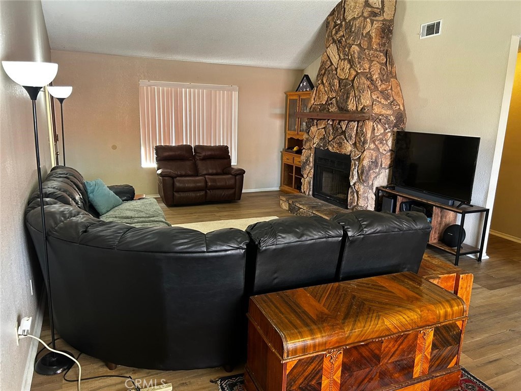 33340 Windmill Road Wildomar, CA 92595 - Photo 9 of 39 Living room