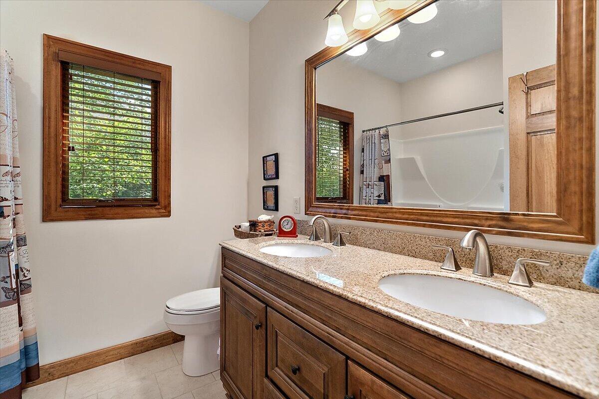 3958 Fox Woods Road St. Joseph, MI 49085 - Photo 22 of 45 Main Full Bathroom