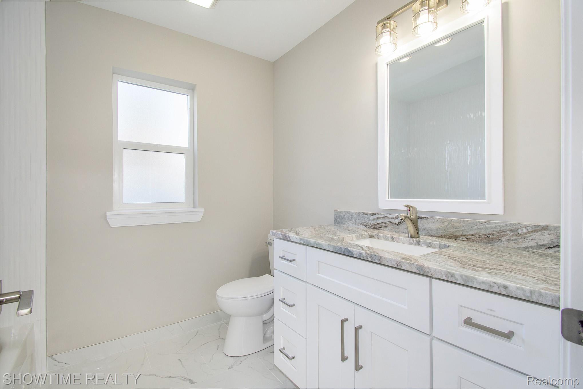 1945 Martin Road Ferndale, MI 48220 - Photo 17 of 27 211214 12.00pm Sinishtaj 1945 Martin Rd_37