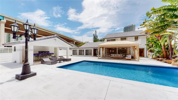 a view of a house with backyard and sitting area