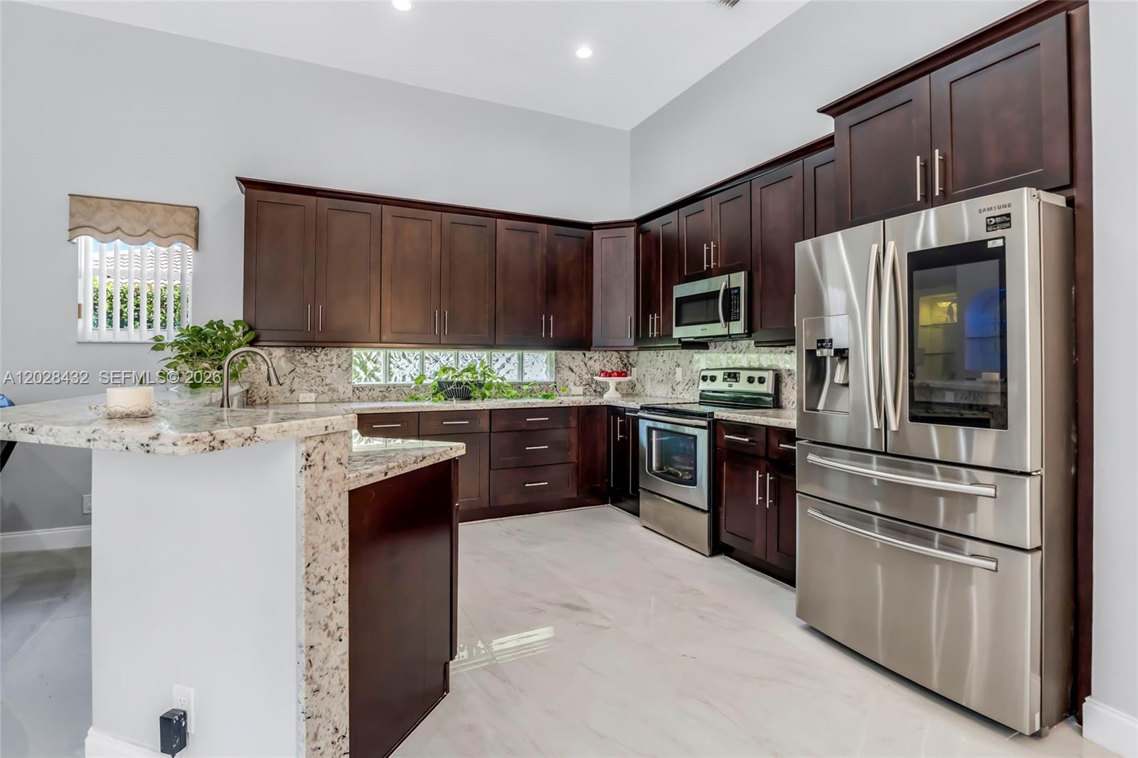 3852 Oak Ridge Circle Weston, FL 33331 - Photo 4 of 57