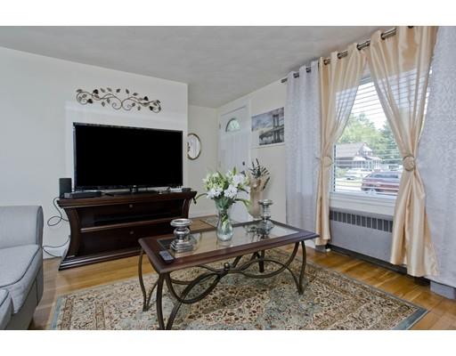 40 Holy Cross Street Springfield, MA 01104 - Photo 3 of 22