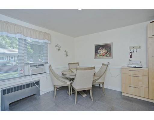 40 Holy Cross Street Springfield, MA 01104 - Photo 10 of 22