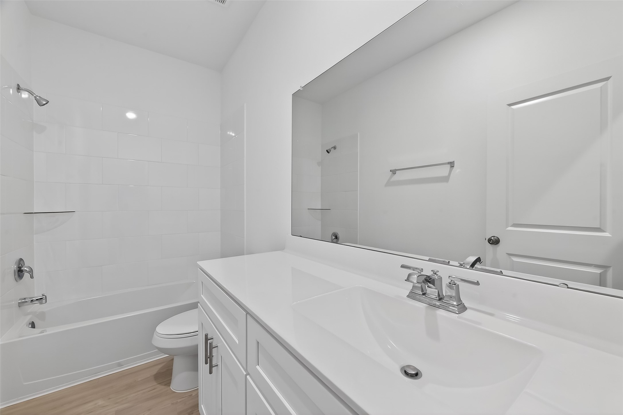 17902 Slurry Rake Lane Hockley, TX 77447 - Photo 19 of 32 a bathroom with a sink toilet vanity and bathtub