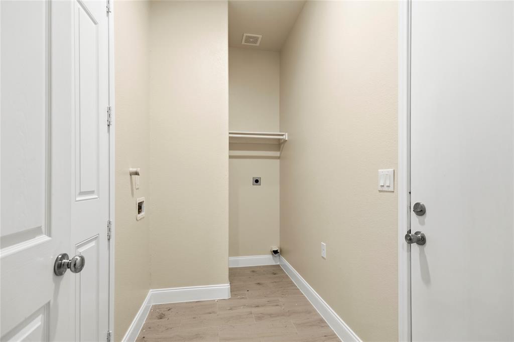 503 South 5th Street Bonham, TX 75418 - Photo 9 of 22 a view of a hallway with closet