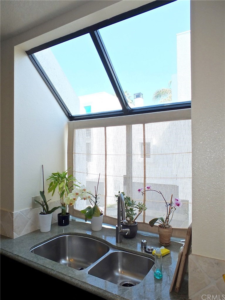 5650 Azure Way Long Beach, CA 90803 - Photo 13 of 35