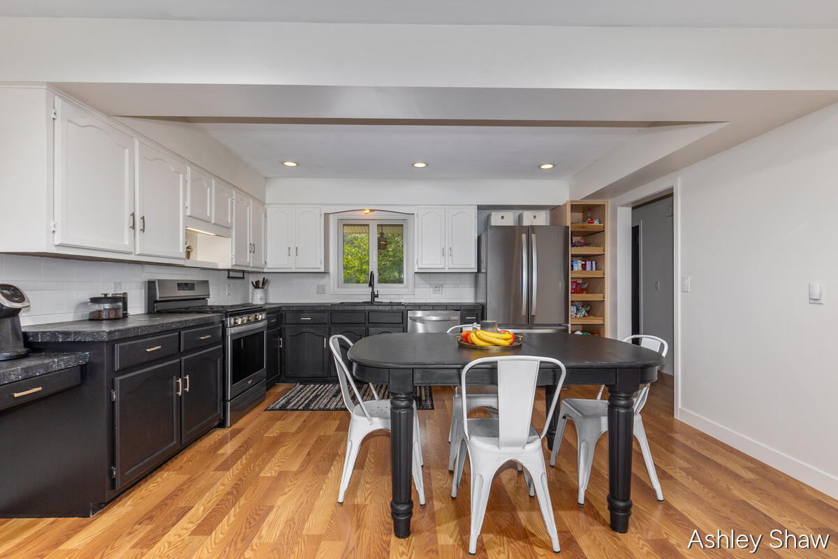 4789 Pleasant Road Hamilton, MI 49419 - Photo 9 of 33 Dining, Kitchen