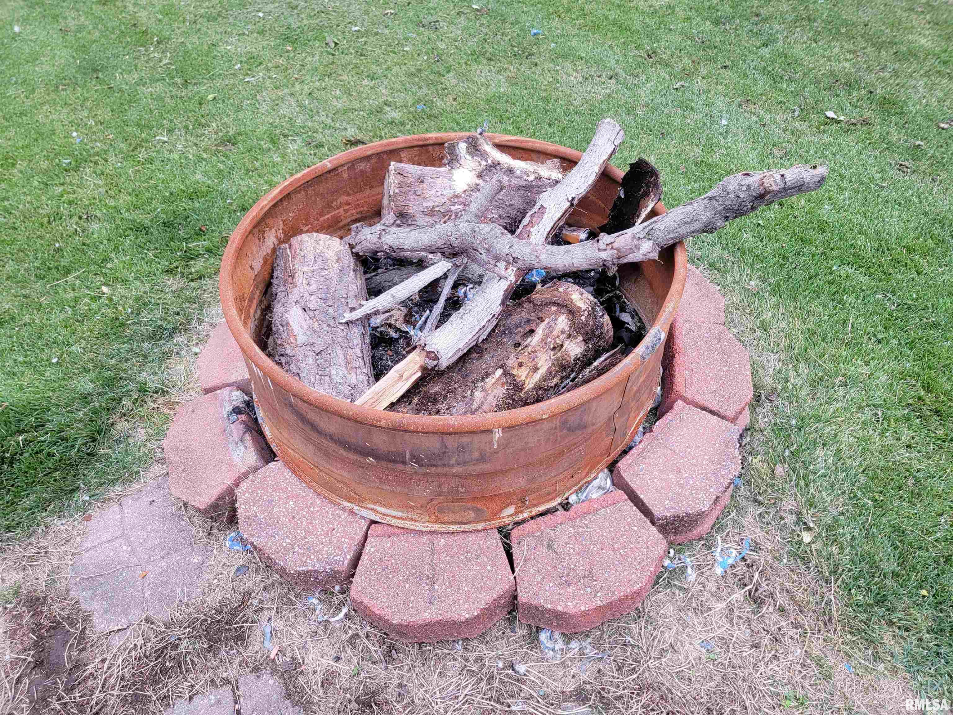 221 Hickory Street Flora, IL 62839 - Photo 14 of 75