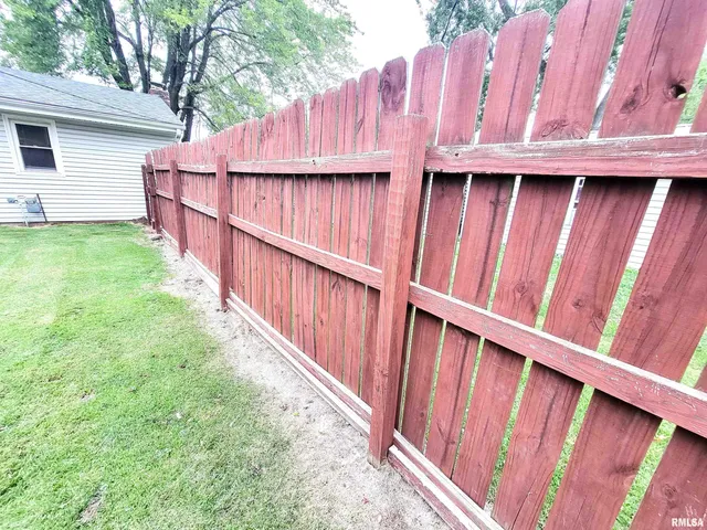 $124,900 | 221 Hickory Street, Flora, IL 62839