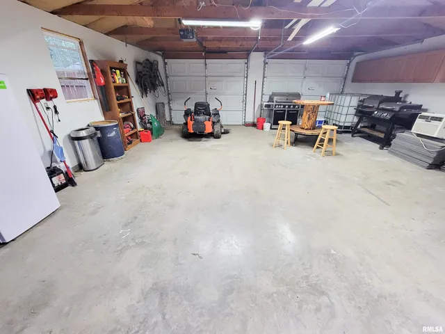 $124,900 | 221 Hickory Street, Flora, IL 62839