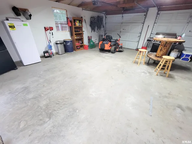 $124,900 | 221 Hickory Street, Flora, IL 62839