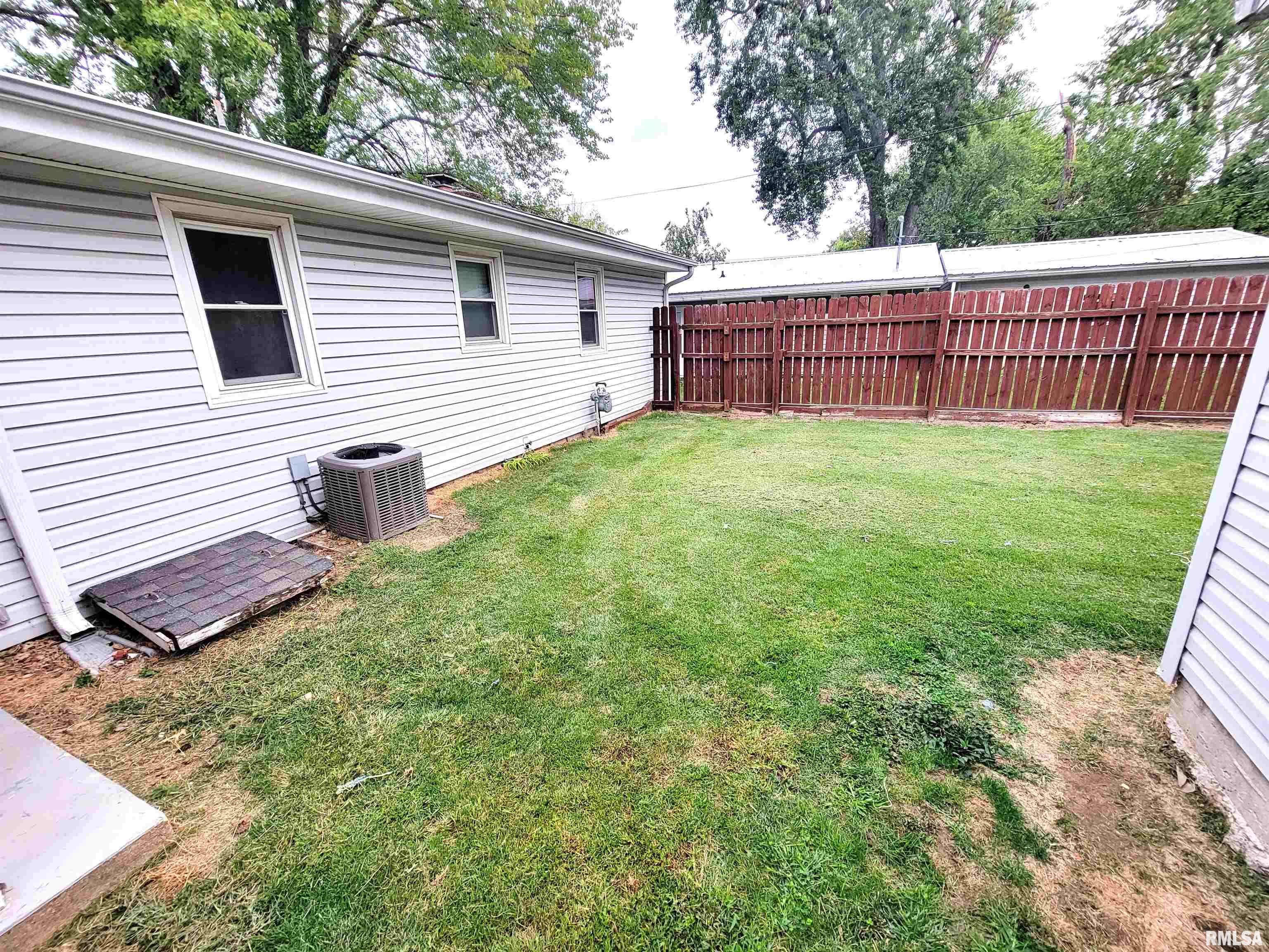 221 Hickory Street Flora, IL 62839 - Photo 24 of 75