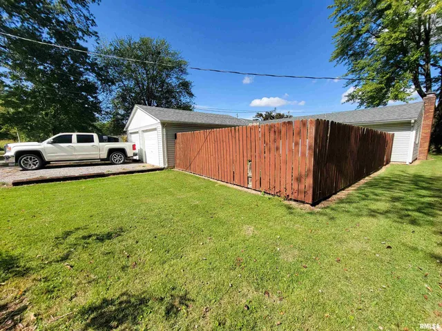 $124,900 | 221 Hickory Street, Flora, IL 62839