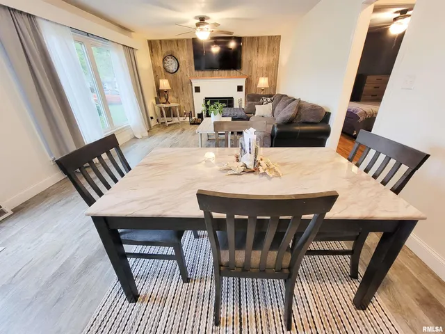 $124,900 | 221 Hickory Street, Flora, IL 62839