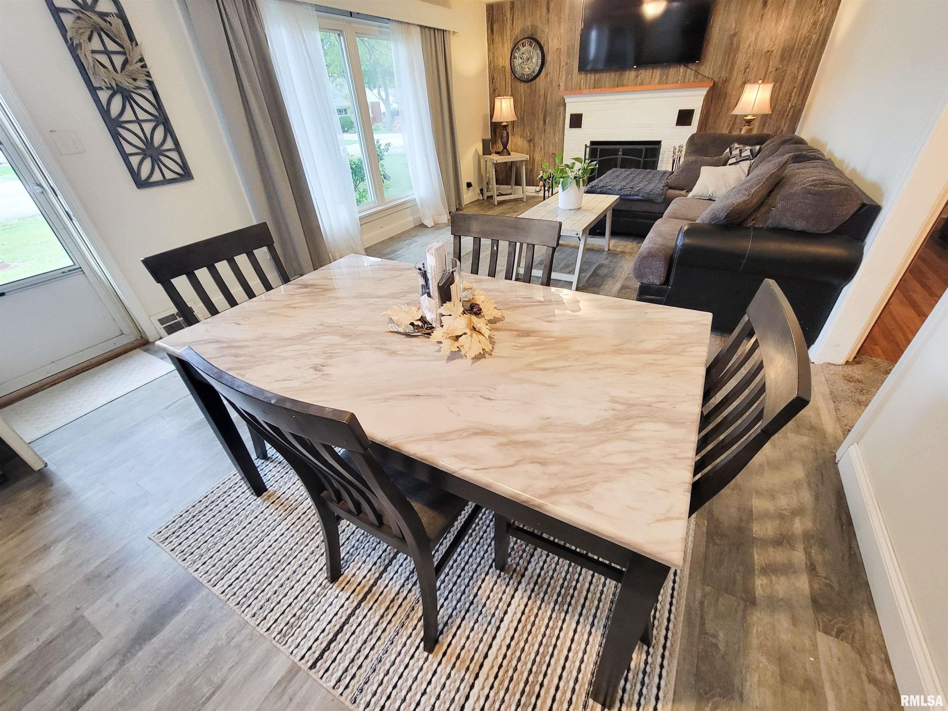 221 Hickory Street Flora, IL 62839 - Photo 4 of 75