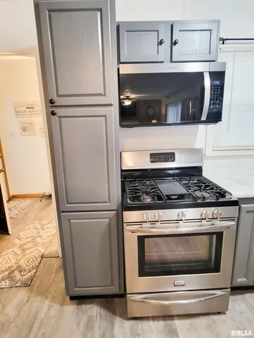 $124,900 | 221 Hickory Street, Flora, IL 62839