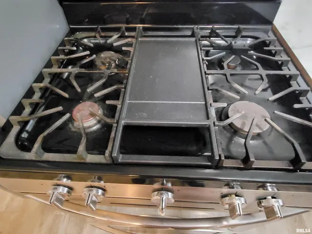 $124,900 | 221 Hickory Street, Flora, IL 62839