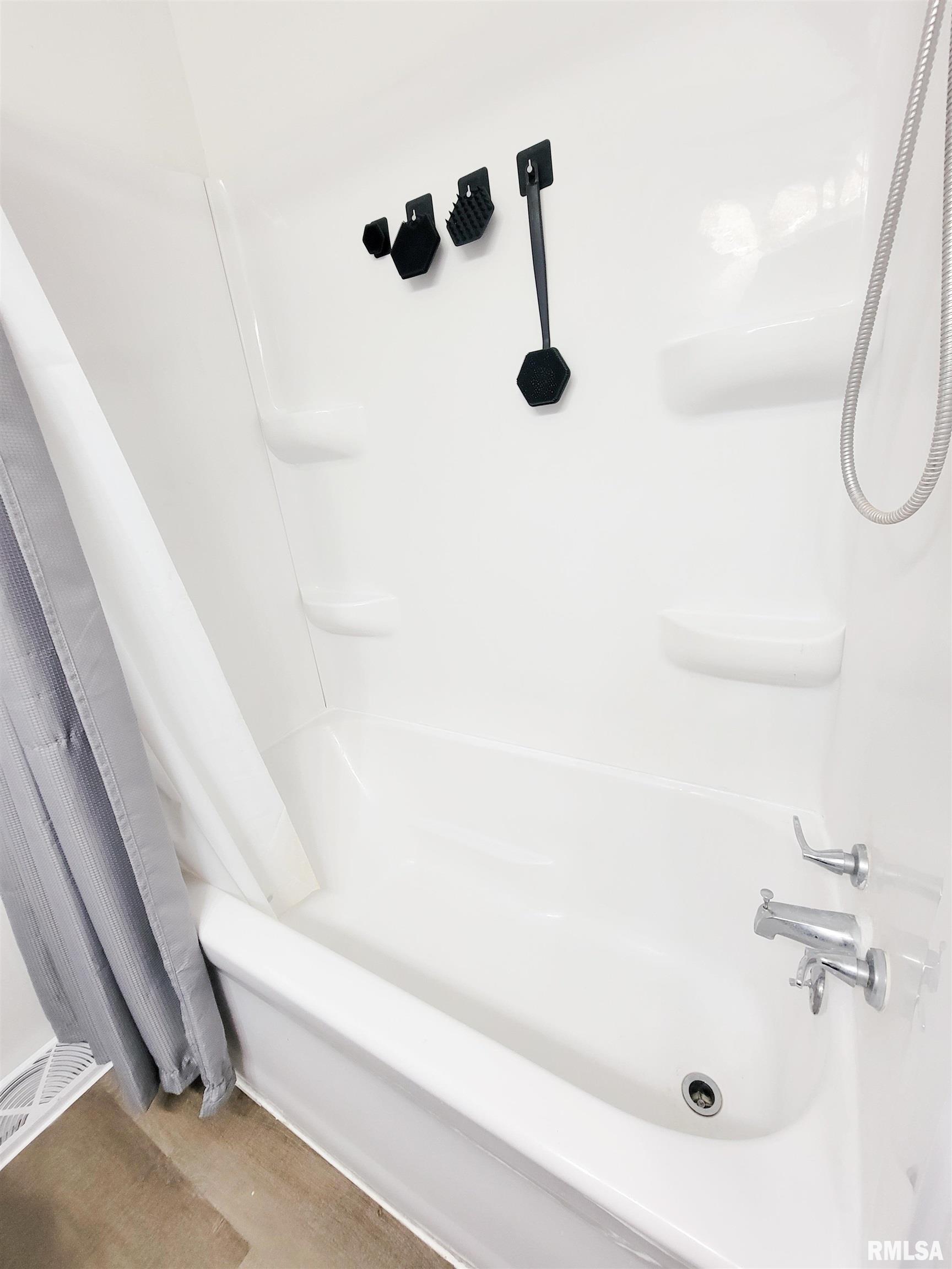 221 Hickory Street Flora, IL 62839 - Photo 58 of 75