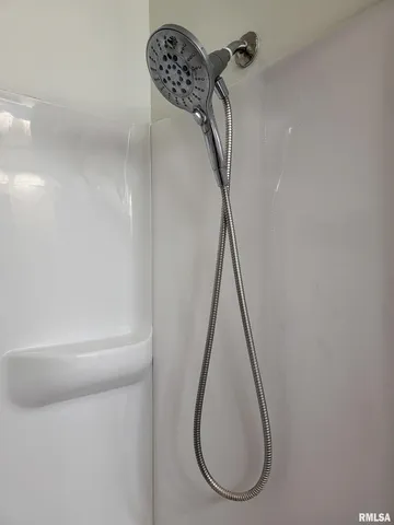 $124,900 | 221 Hickory Street, Flora, IL 62839