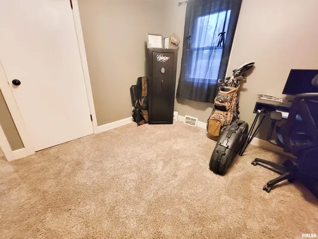 $124,900 | 221 Hickory Street, Flora, IL 62839