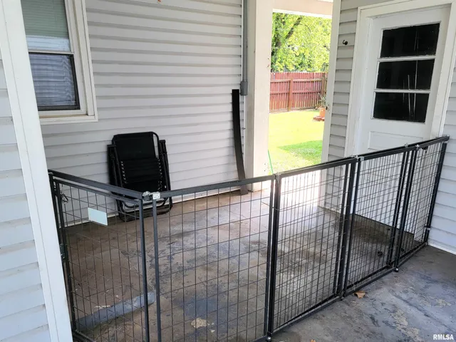 $124,900 | 221 Hickory Street, Flora, IL 62839