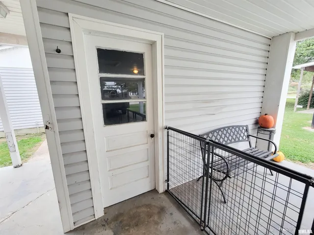 $124,900 | 221 Hickory Street, Flora, IL 62839