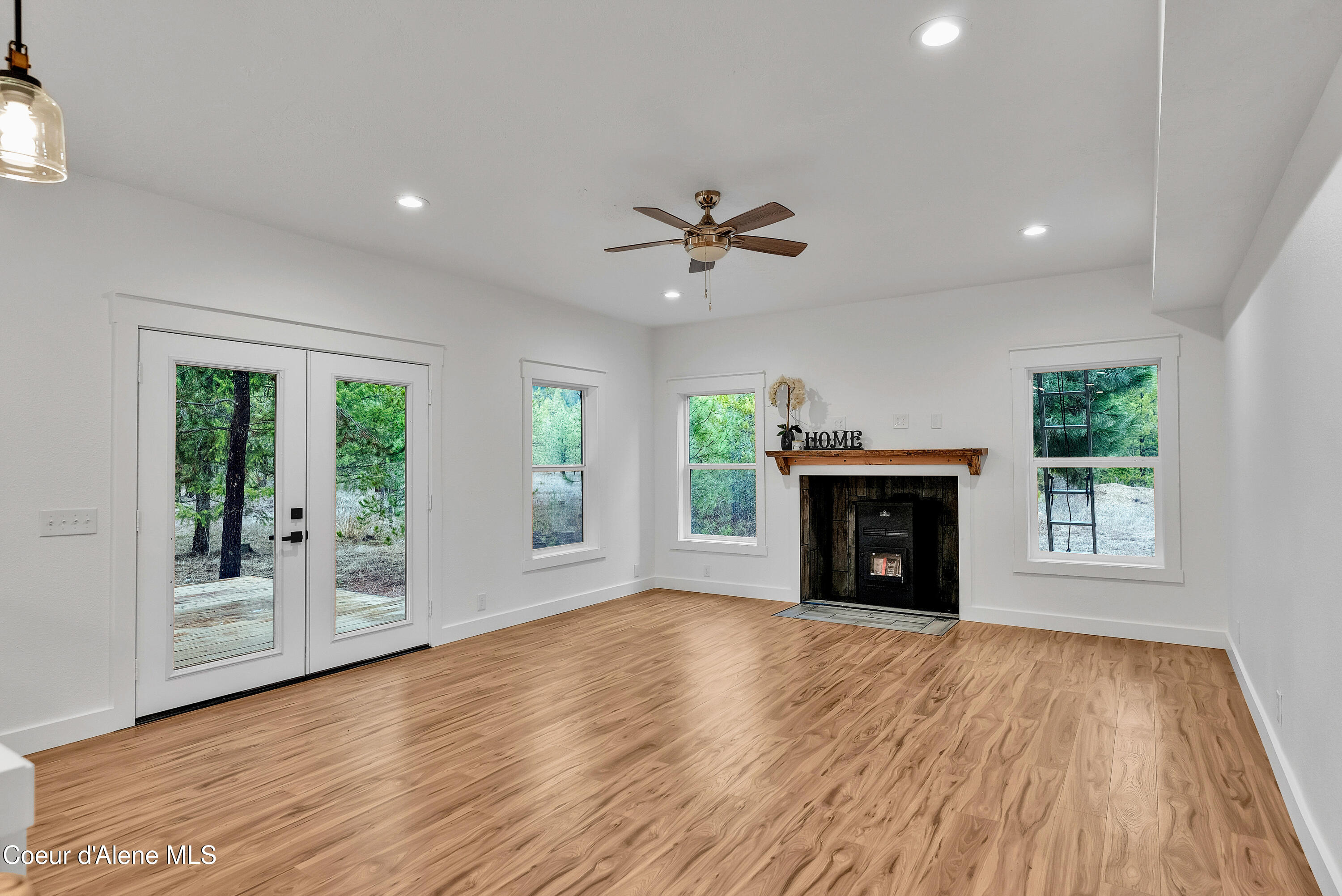 81 Angelina Way Oldtown, ID 83822 - Photo 11 of 69 17-print-SkyLight - Krystinak-23 (Living