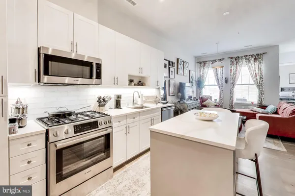 $2,400 | 6803 Cameron Drive Northwest, Unit 516, Washington, DC 20012