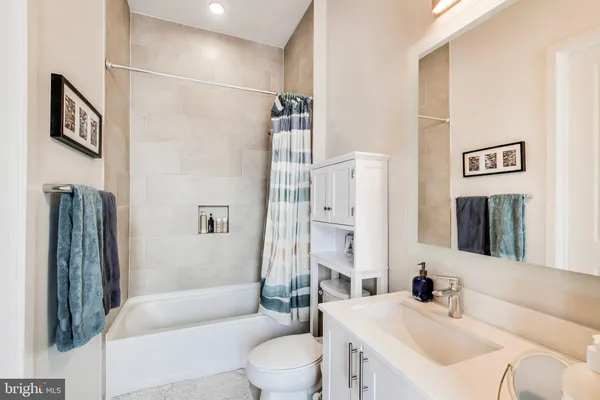 $2,400 | 6803 Cameron Drive Northwest, Unit 516, Washington, DC 20012