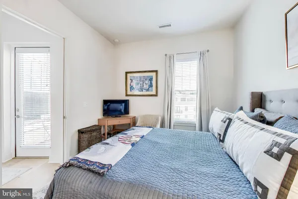 $2,400 | 6803 Cameron Drive Northwest, Unit 516, Washington, DC 20012