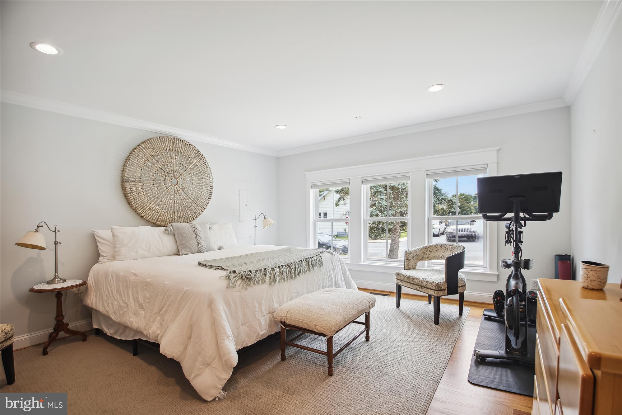 628 Bay Ridge Avenue Annapolis, MD 21403 - Photo 14 of 48 Main Level oversized Bedroom