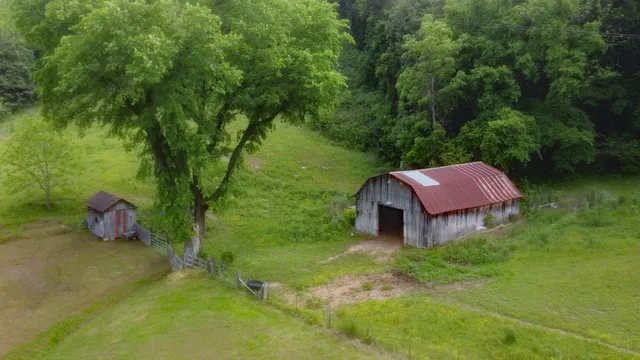 a view of backyard with table and chairs and a fountain