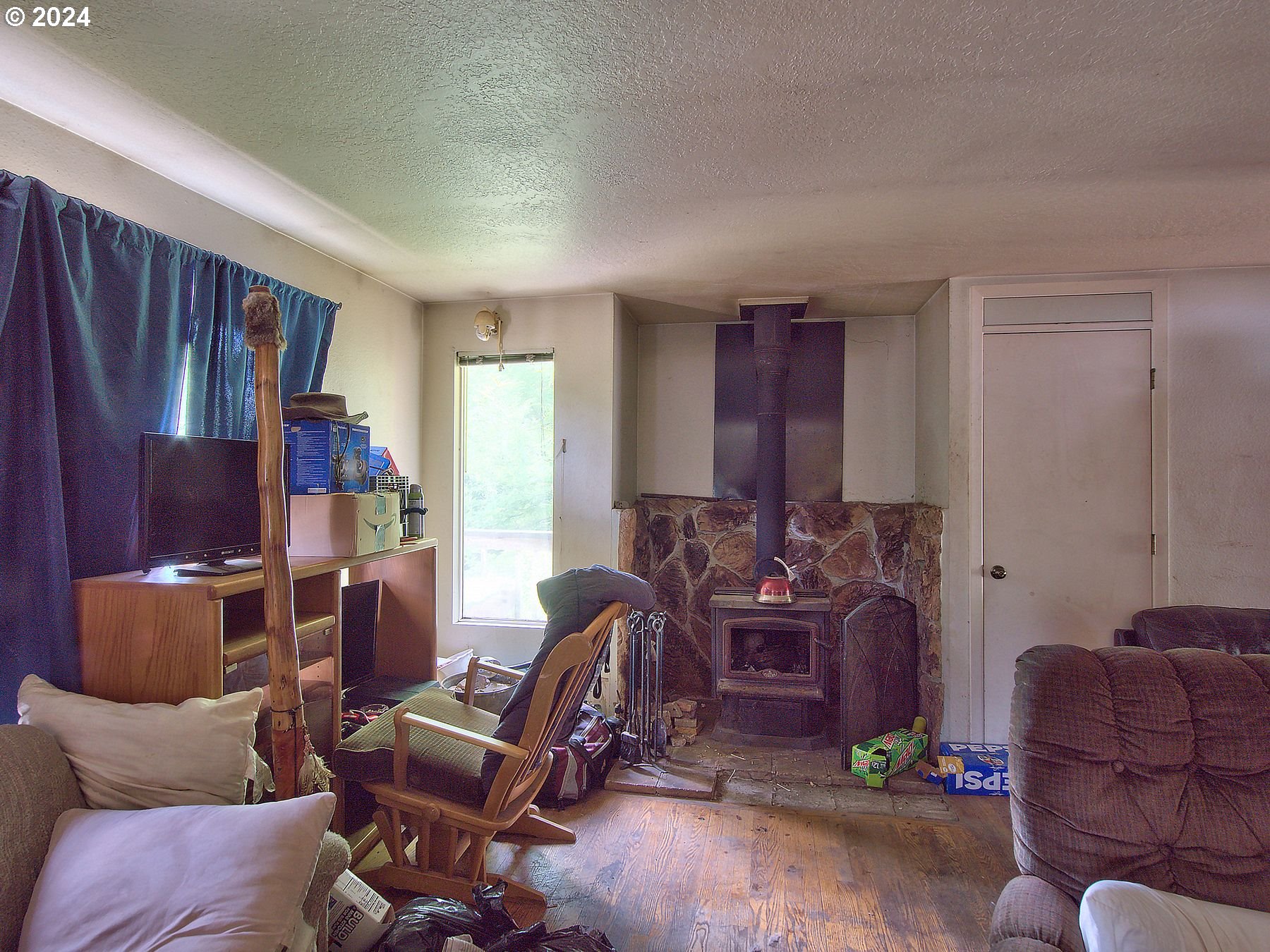 28250 Andy Riggs Road Grand Ronde, OR 97347 - Photo 43 of 48 a living room with furniture and a large window