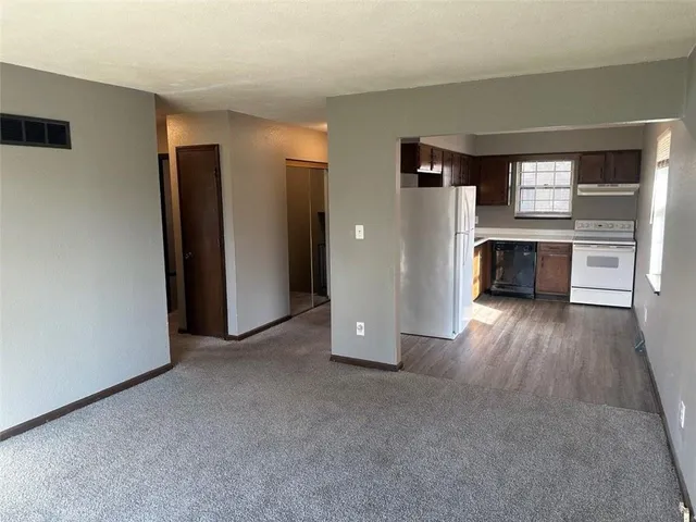 $242,500 | 1420-1422 South Haden Court, Independence, MO 64050