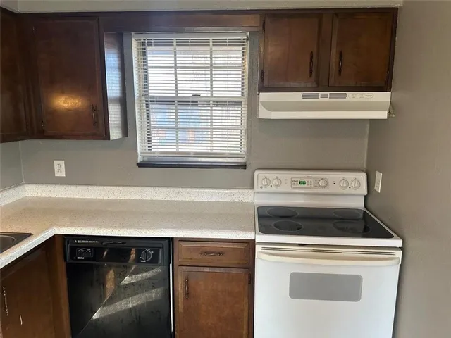 $242,500 | 1420-1422 South Haden Court, Independence, MO 64050