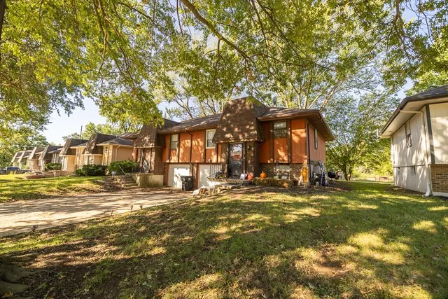 $242,500 | 1420-1422 South Haden Court, Independence, MO 64050