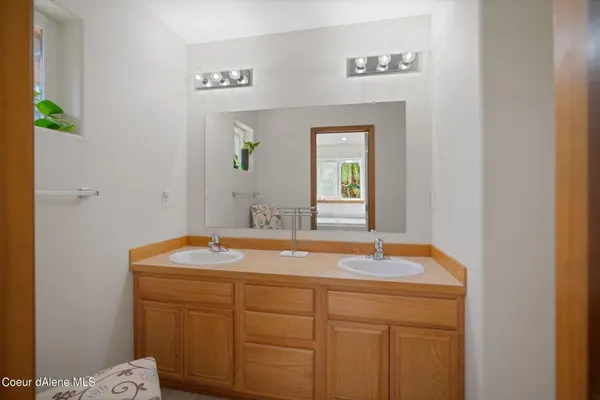 $639,000 | 106 Quiet Place, Moyie Springs, ID 83845