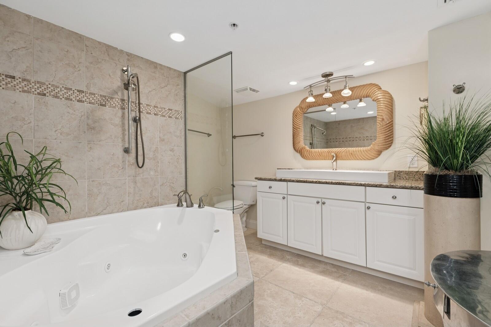 3000 North Ocean Drive, Unit 23A Singer Island, FL 33404 - Photo 16 of 60 Guest Suite Bathroom