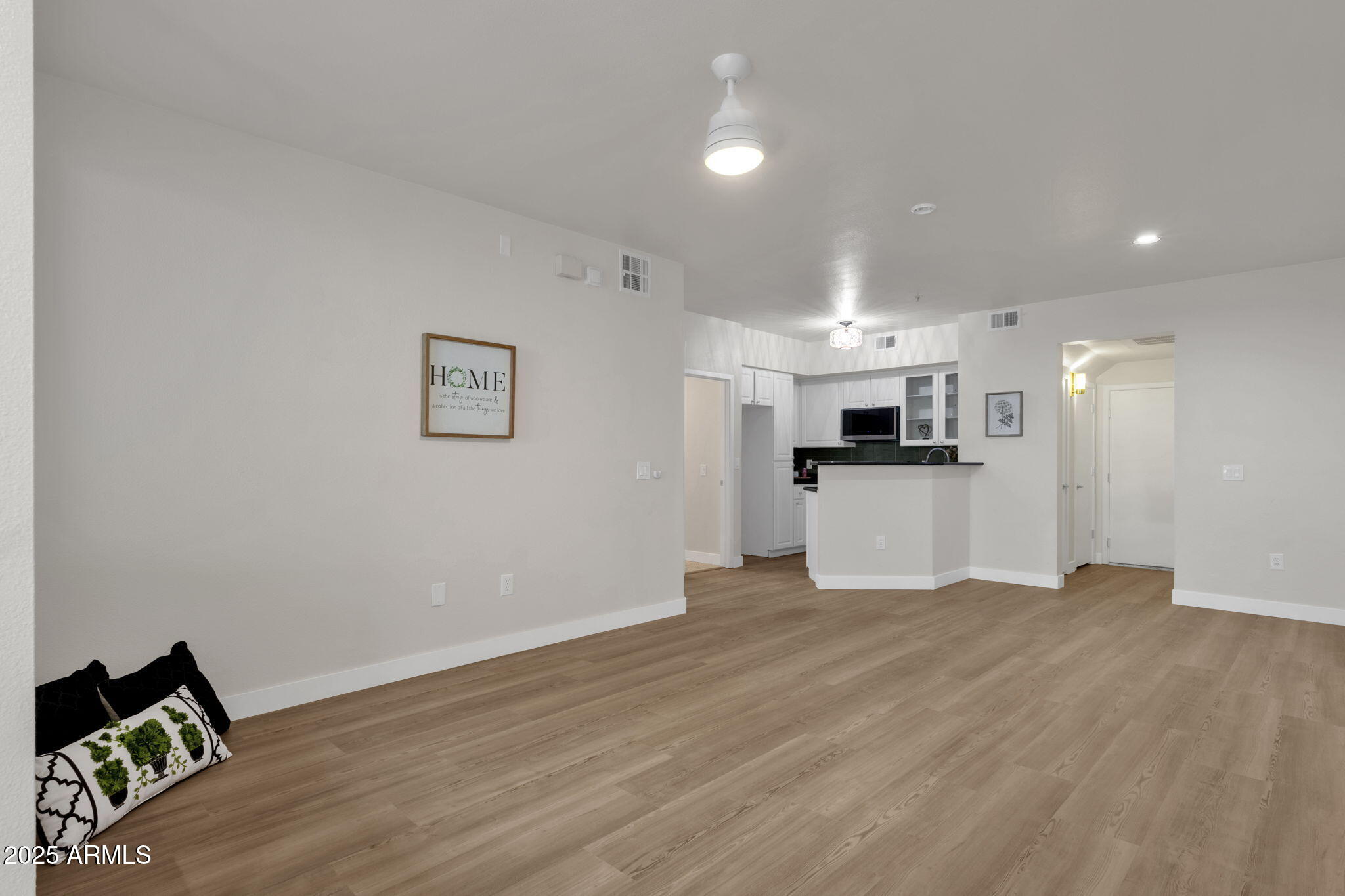 3633 North 3rd Avenue, Unit 1059 Phoenix, AZ 85013 - Photo 12 of 49 Family Room